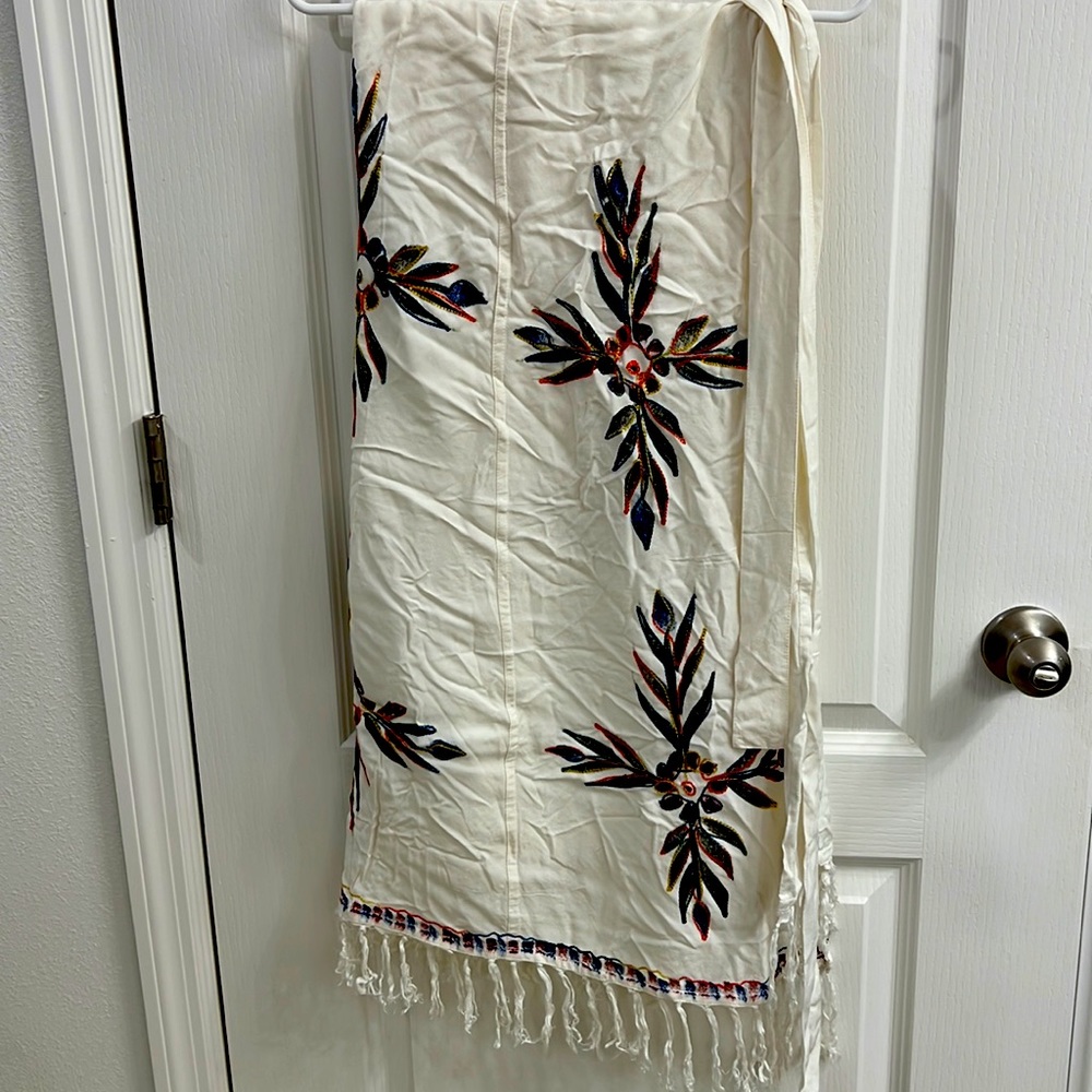 NWT design tropicus free size beach wrap white with flowers long sarong one size